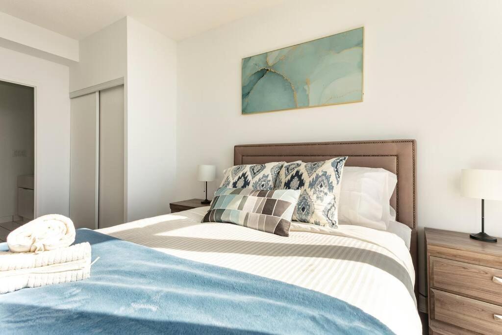 Luxury Downtown Lakeview & City View Condo Toronto Eksteriør billede