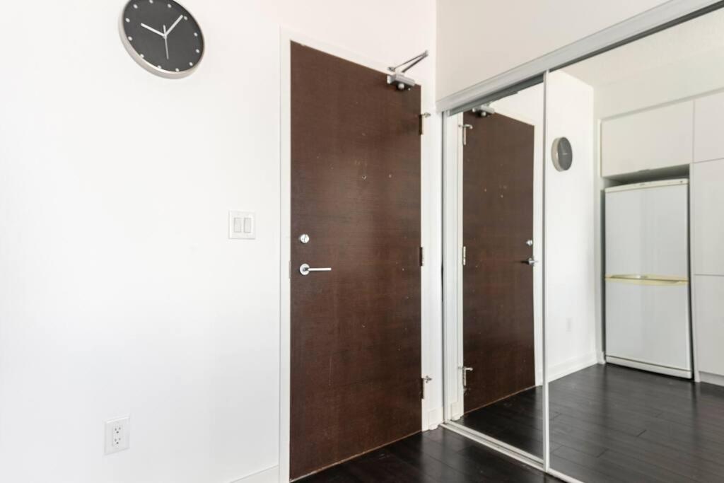 Luxury Downtown Lakeview & City View Condo Toronto Eksteriør billede
