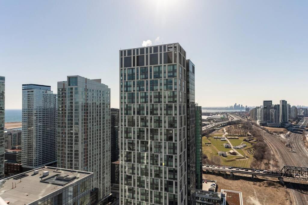 Luxury Downtown Lakeview & City View Condo Toronto Eksteriør billede