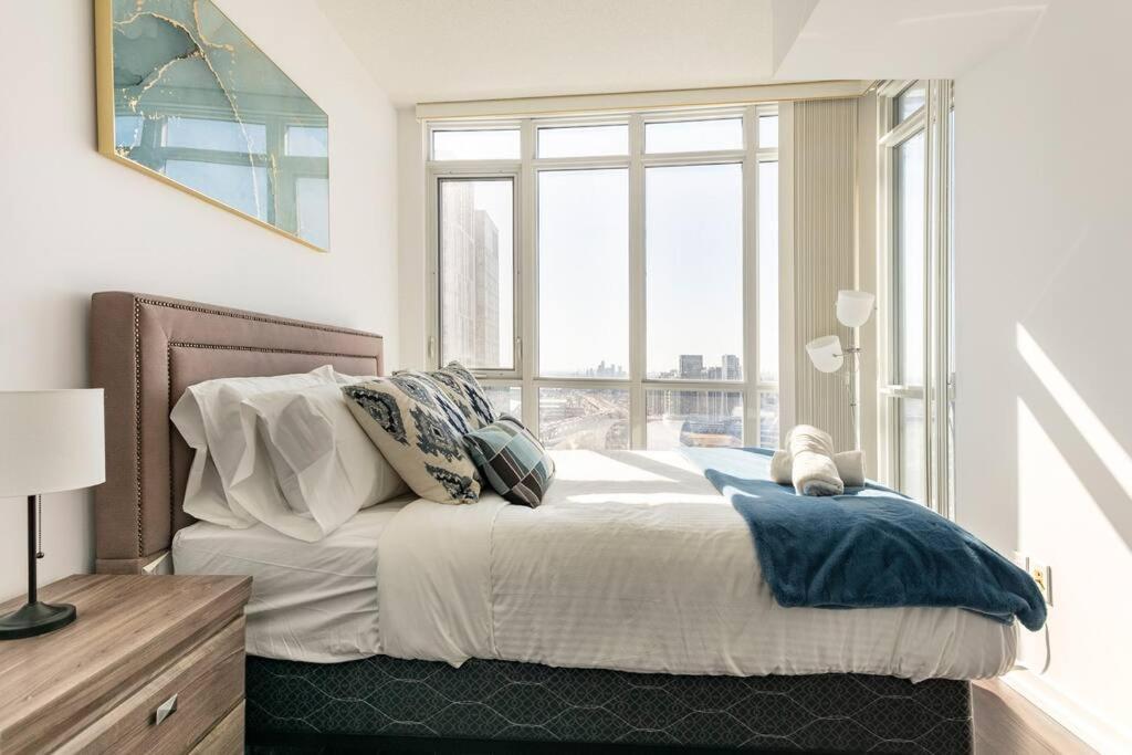 Luxury Downtown Lakeview & City View Condo Toronto Eksteriør billede