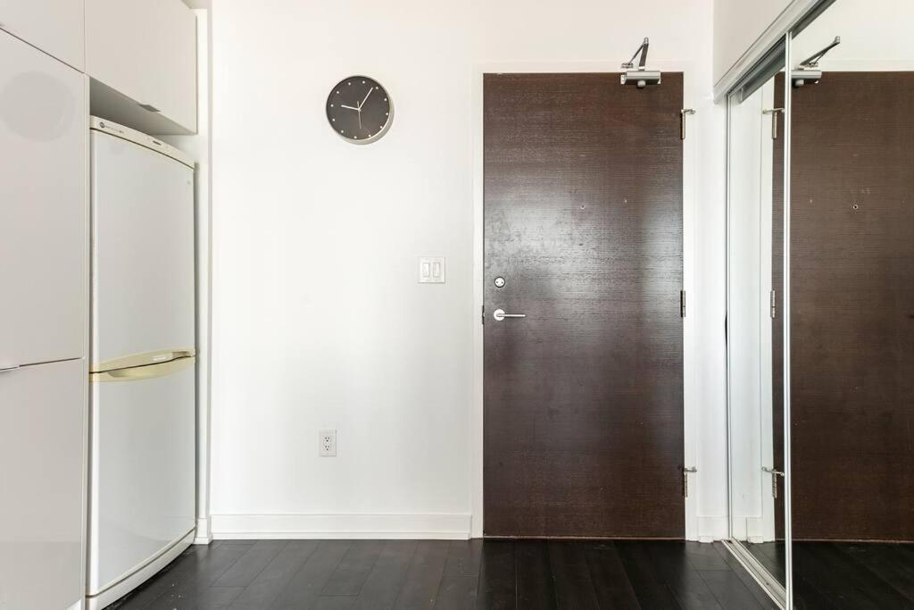 Luxury Downtown Lakeview & City View Condo Toronto Eksteriør billede