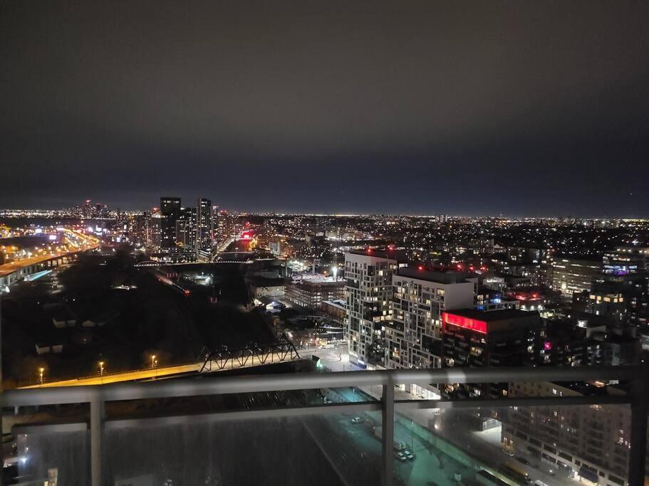 Luxury Downtown Lakeview & City View Condo Toronto Eksteriør billede