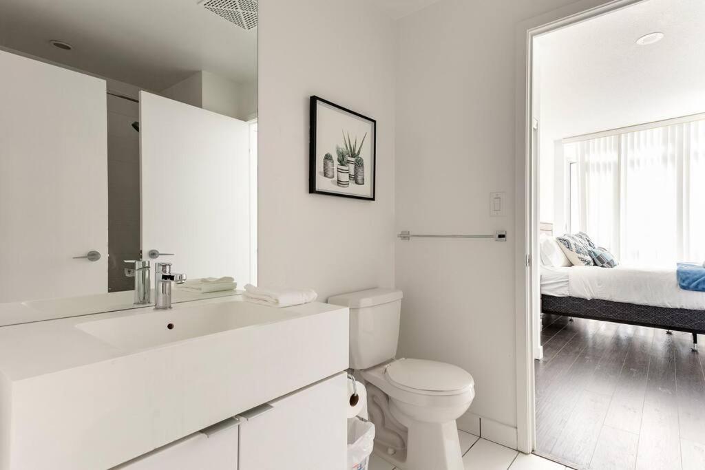 Luxury Downtown Lakeview & City View Condo Toronto Eksteriør billede