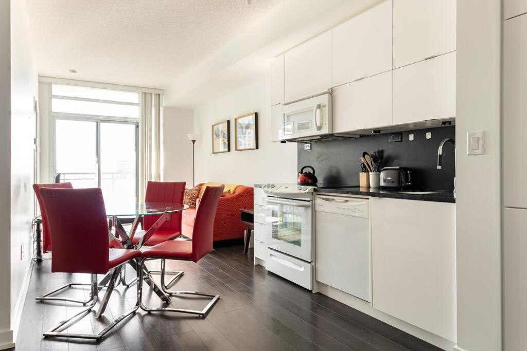 Luxury Downtown Lakeview & City View Condo Toronto Eksteriør billede