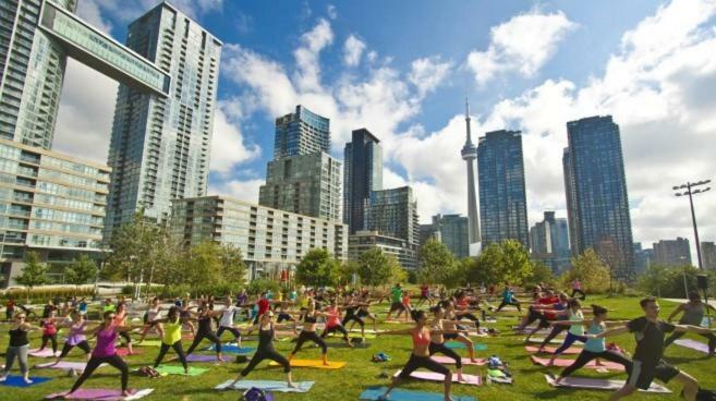 Luxury Downtown Lakeview & City View Condo Toronto Eksteriør billede